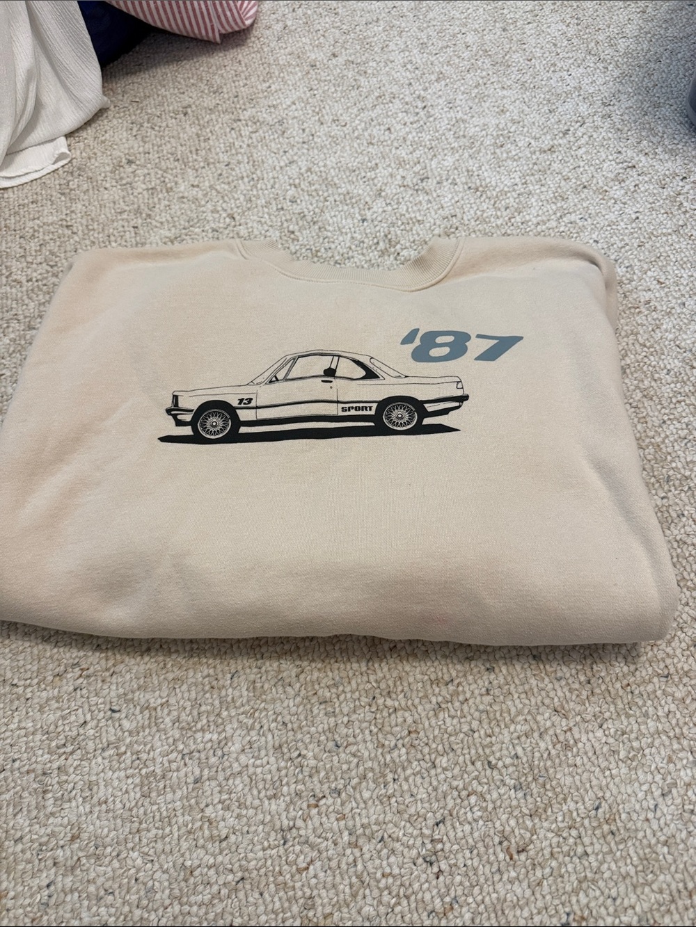 '87 Vintage Car Graphic sweatshirt - Cream